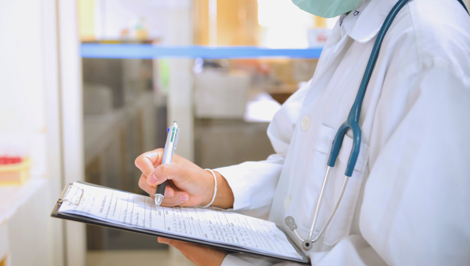 Wpływ eliminacji klonu z mutacją FLT3 i uzyskanej odpowiedzi po leczeniu gilteritinibem...