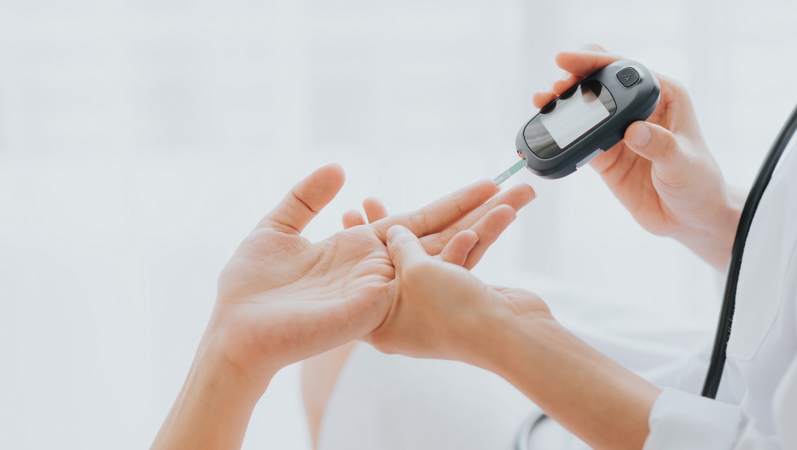 Wpływ cukrzycy na przeżycie pacjentów ze szpiczakiem plazmocytowym w różnych grupach...