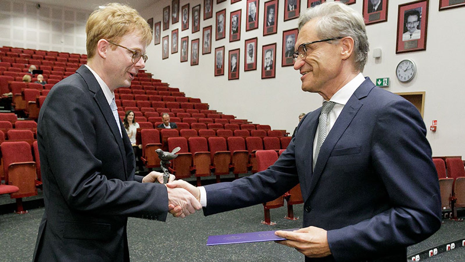 Dr Rafał Machowicz z Warszawskiego Uniwersytetu Medycznego laureatem „Złotej Kukułki” za pracę na temat rzadkiego zespołu HLH