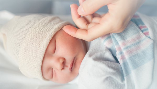 Nawracające krwawienia u noworodka. Niedobór czynnika VII. Opis przypadku.
