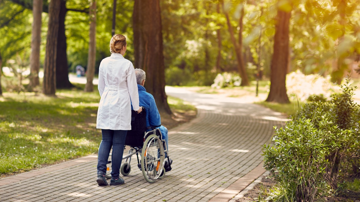 Kiedy pacjentowi przysługuje opieka hospicyjna?