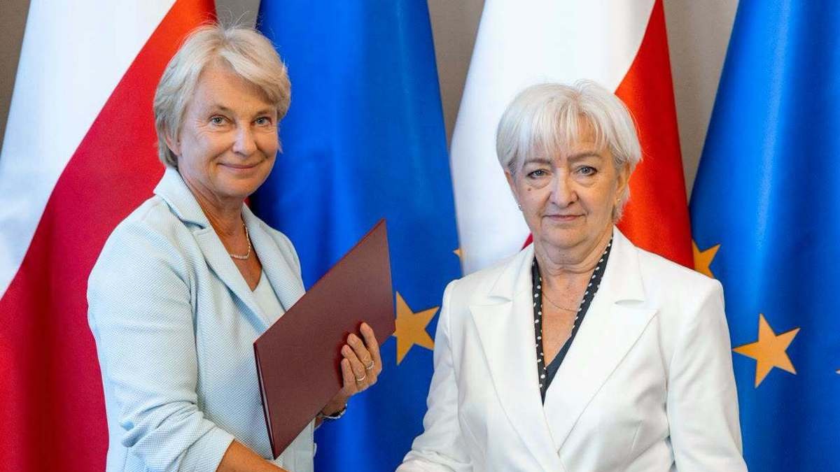 Prof. Góra-Tybor otrzymuje nominację. Źródło: gov.pl