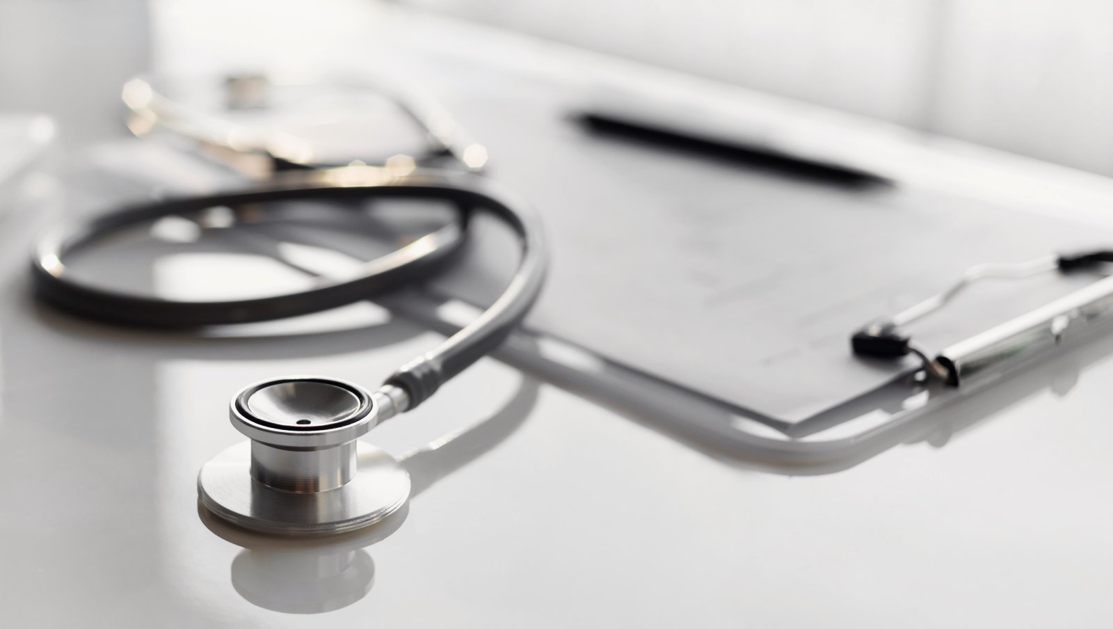 Uszkodzenie naczyń mózgowych w przebiegu mikroangiopatii zakrzepowej związanej z przeszczepieniem