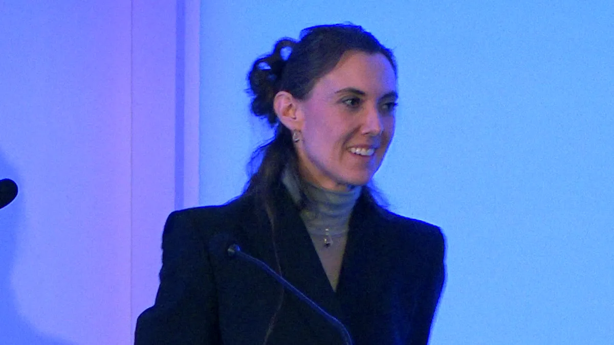 Leczenie pierwszej linii u chorych niekwalifikujących się do przeszczepienia – cztery leki dla wszystkich starszych?