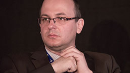Niekomercyjne badanie kliniczne czy samo monitorowanie wystarczy, aby zapewnić bezpieczeństwo i wartość naukową?